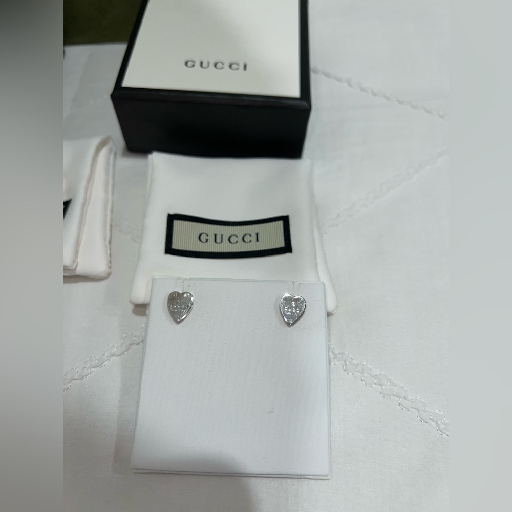 Gucci Trademark Heart Earrings And Bracelet Set - Picture 2 of 7
